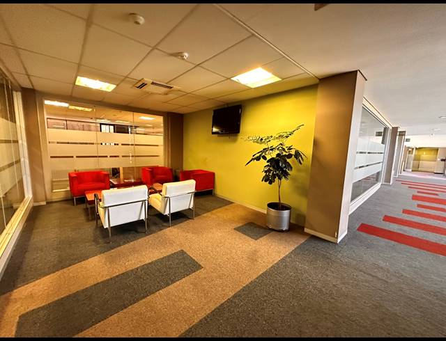 7,410M² OFFICE TO LET IN PARKTOWN
